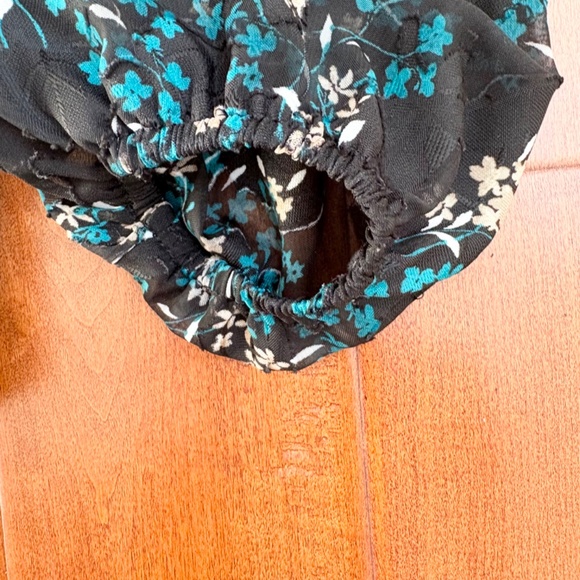 Tamara H. Black Ruffle Floral Blouse Size I/9 - Picture 3 of 13